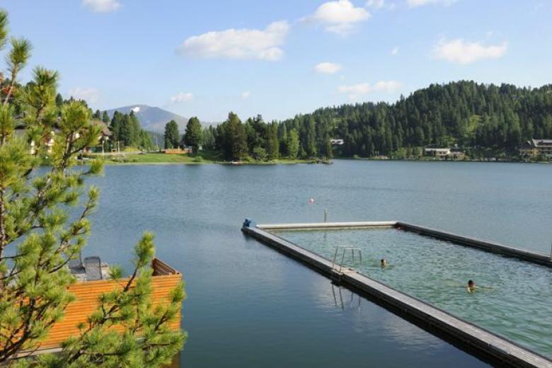 Schwimmen im beheizten Seewasser 